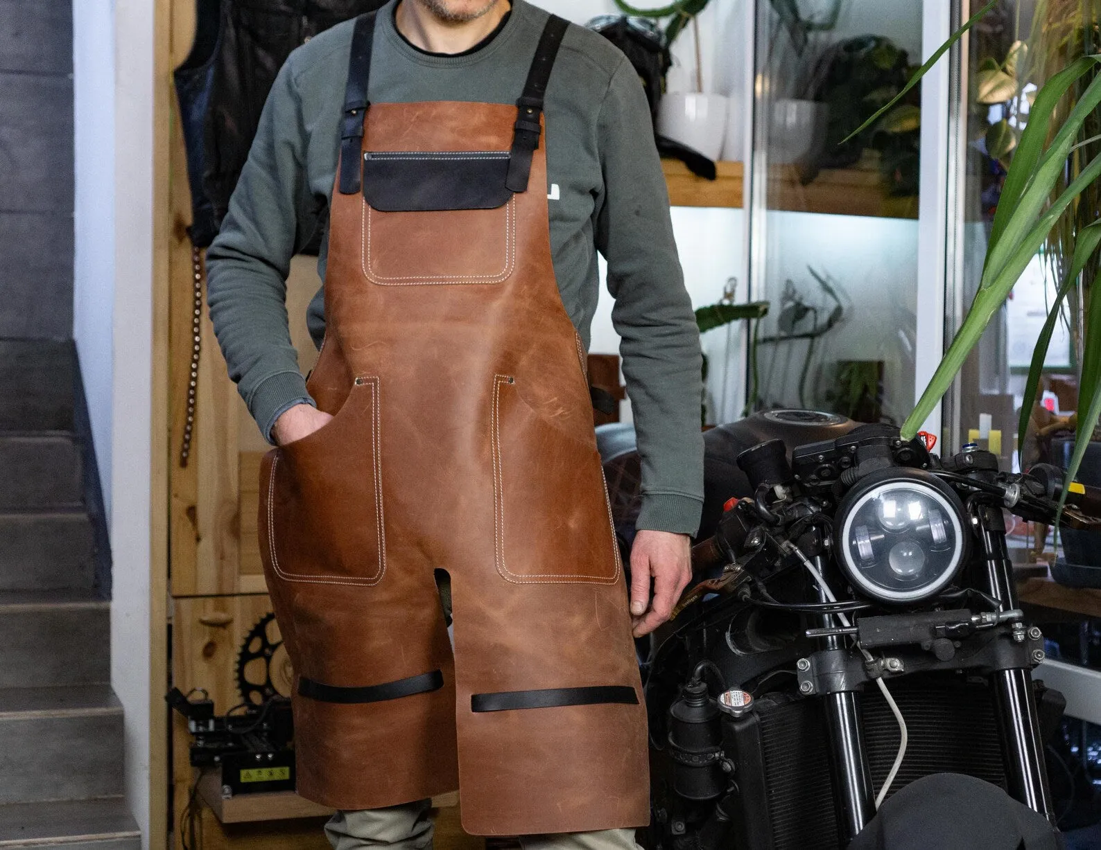 Split Leg Leather Apron with large tool pockets | HandMade